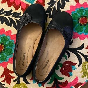 New without box Softspots Navy Blue Suede Slip Ons with Flower 9.5WW